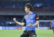 大量得点を生んだ川崎の2枚替え(1)「広島の5-4ライン」に飲まれる前にの画像