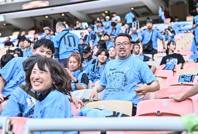 【サポーターアルバム】アジア青覇を果たすべく700人の川崎サポーターがACLE決勝に駆け付けた！ 現地で声援を送ったサポーター写真72枚「アル・アハリー川崎フロンターレ(2)」の画像028