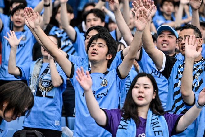 【サポーターアルバム(3)】G大阪戦での観客席＆入場時の川崎フロンターレのサポーター写真77枚！選手と手をつないだ子どもたちなど現地写真「川崎フロンターレーガンバ大阪(3)」の画像010