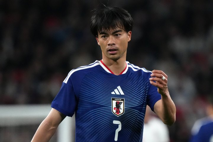 ｢恒例の年1ゴラッソ｣でBIG6制覇！三笘薫、恩師の前で決めた逆足ボレー弾に｢美しすぎる！｣｢ファンバステンばり｣の声！心配される後半30分の交代劇