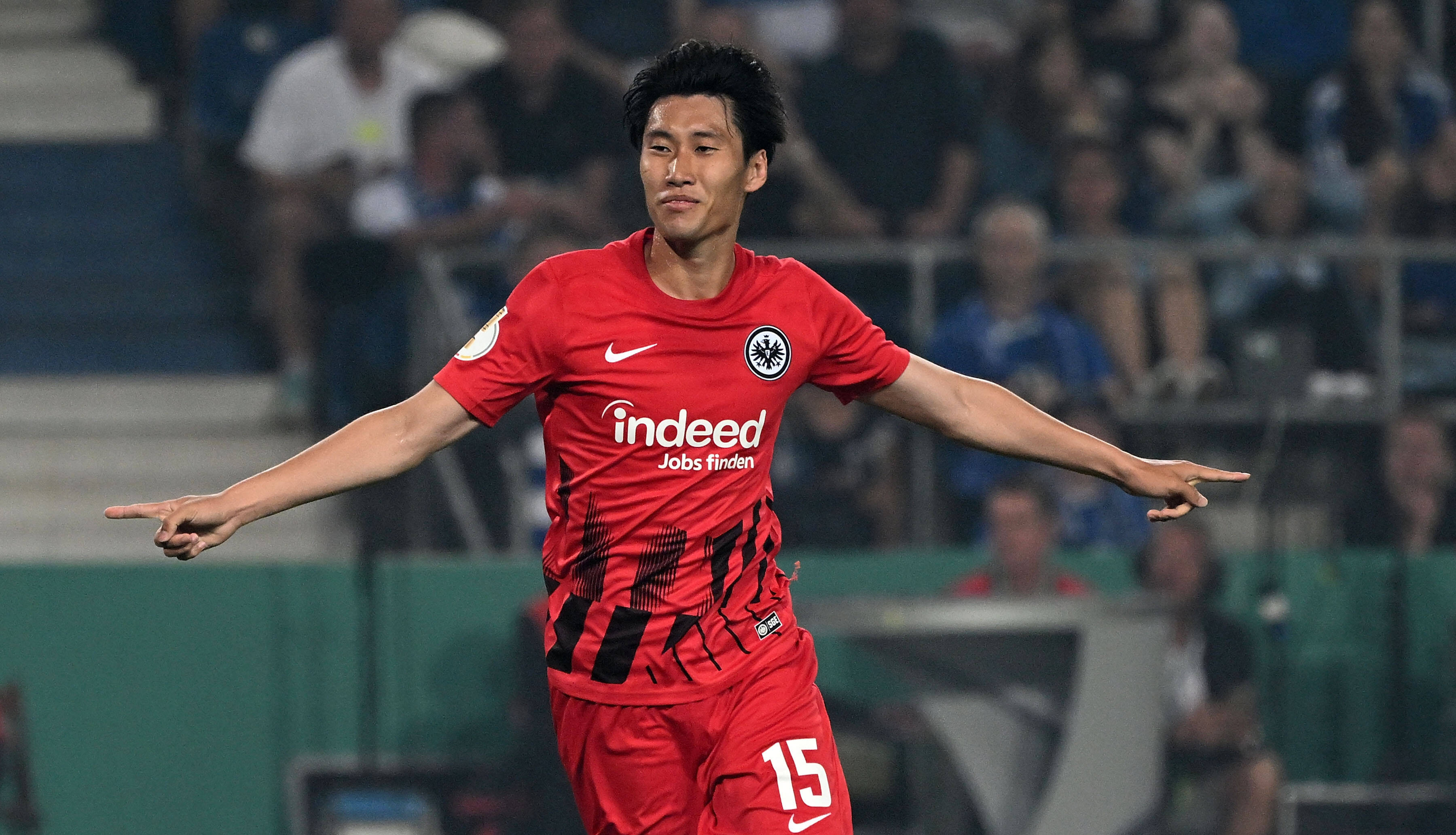 フランクフルトのサッカー日本代表 鎌田大地が今季初公式戦で本職ではないボランチ起用も 2ゴール発進 Fwより決定力ある と話題の活躍で マクデブルク 伊藤達哉との日本人対決でフランクフルトの勝利に貢献 動画 概要 海外サッカー ニュース サッカー