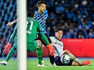 「バフェさんが着ると高級ブランドのジャージに見える」見どころ満載のJ1川崎のACL出発風景にファン沸騰！「バフェかっこいいなぁからの最後!!」「突然のチャーミングさん」などの声が広がるの画像