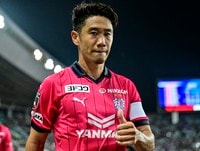 ｢マテちゃん香川大好きなんだね｣理不尽ブラジル人MFの“憧れの人”シンジ・カガワとの羨望の眼差し握手ショットが話題！｢マテウス嬉しそうw｣｢もうセレッソ来てよ｣