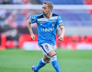 「中村俊輔が決めたゴールにめっちゃ似てる」磐田からタイへ期限付き移籍の大森晃太郎が初出場で衝撃的なゴールを決める！「めっちゃナイスゴール！」「これはキング大森だわ」などの声の画像