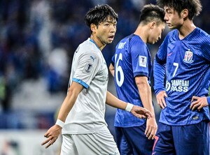 【川崎が敗れた上海戦の裏側。開始5分で崩れたゲームプランで模索した勝ち筋(2)】「ギリギリまで我慢しながら」と話す鬼木達監督が「仕留めてこい」と小林悠に託したもの……強い集中で出たアドレナリンの画像