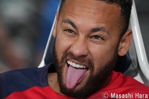 ｢横顔がネイマールにそっくり｣｢なんて美しい｣ブラジル代表ネイマールの“4人目の子ども”出産の元恋人超美人モデル、娘とおそろのコーンロウふうヘア2ショに反響の画像