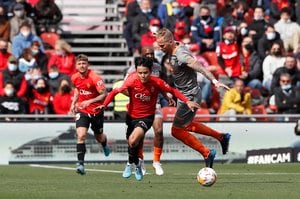 久保建英、前半だけで11本中10本のデュエル勝利！冴え渡るドリブル【サッカー日本代表・マジョルカ久保建英をバレンシアが「止めた」唯一の方法】(1)の画像