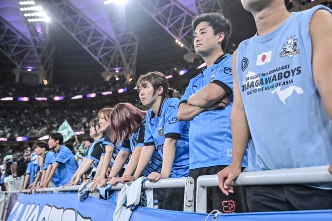【サポーターアルバム】ACLE決勝で敗退した川崎サポーターの涙の姿……試合後、現地で感情を爆発させたサポーター写真51枚「アル・アハリー川崎フロンターレ」の画像030