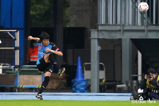 「中村憲剛 神が宿る右足」(2) “芸術以上”を生む職人の「決して過たないタイミング」の画像