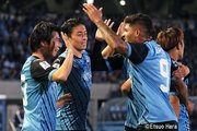 「めちゃ可愛い」「国立に舞い降りた天使」聖地・国立の開幕戦スタンドでの“緑ユニフォームのオスカー美女”が話題！「ゲームシャツ女子No.1」「似合いすぎ、オーラがすごいです」の声の画像