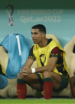 サッカーポルトガル代表FWクリスティアーノ・ロナウドが"サポーターに挨拶しなかった"という報道を、「酷いニュース」だとファンが非難!  1人でロッカールームに戻るシーンを切り抜かれるの画像