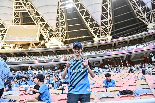 【サポーターアルバム】アジア青覇を果たすべく700人の川崎サポーターがACLE決勝に駆け付けた！ 現地で声援を送ったサポーター写真72枚「アル・アハリー川崎フロンターレ(2)」の画像046