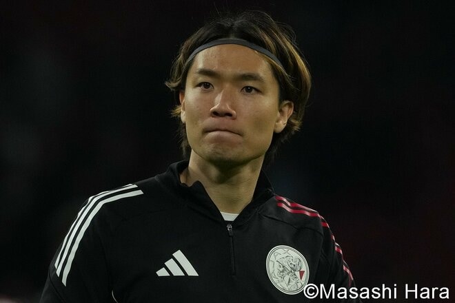 板倉滉＆冨安健洋の最新ショットを現地スタジアムで撮影！苦境のアヤックスの本拠地で披露されたクライフコレオ！5位転落からの再浮上への鍵は？【アヤックスvsトゥエンテ】激闘PHOTOギャラリーの画像001