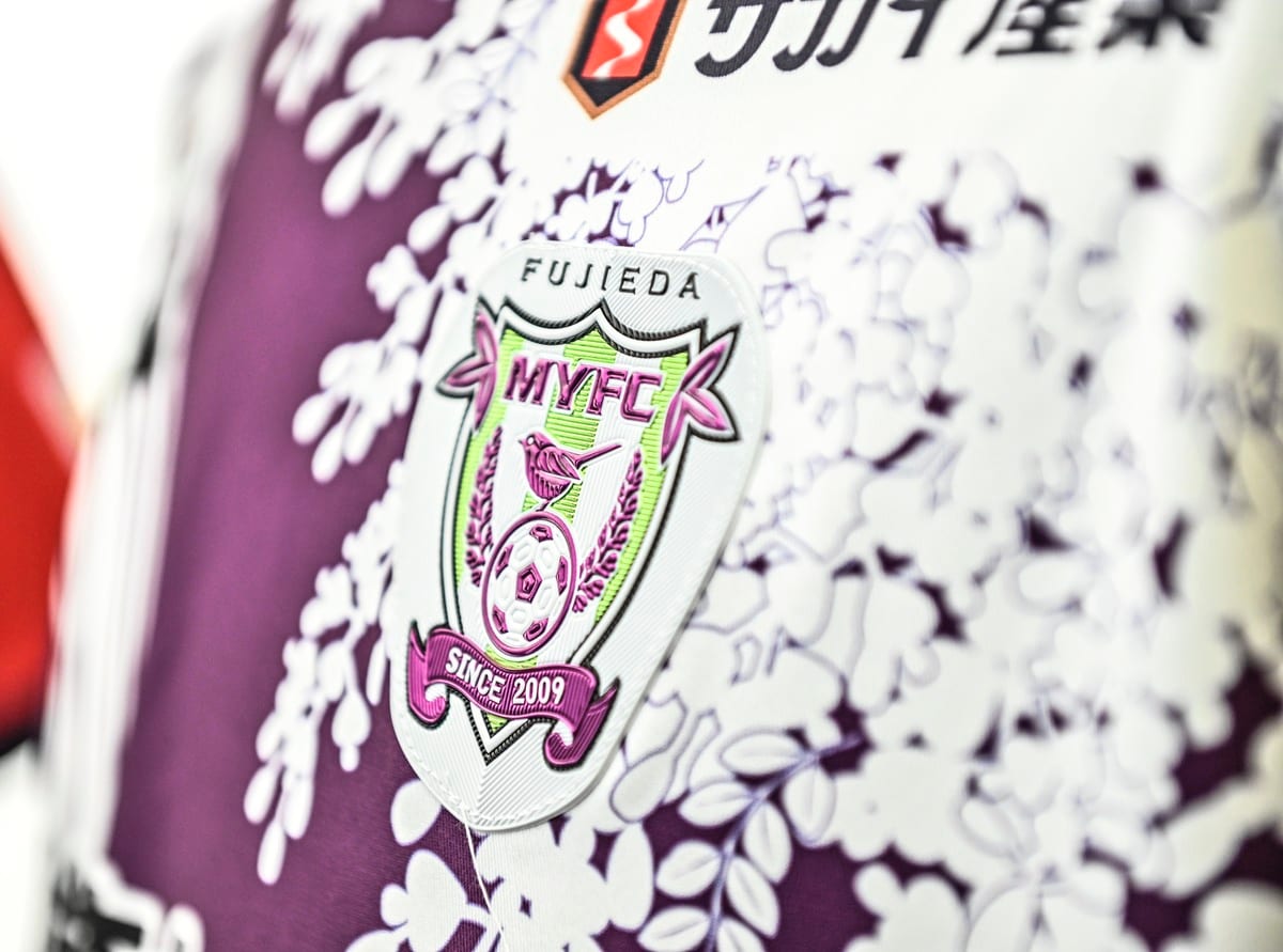 うおー!!かっけぇ!!」「これは特別感」J2藤枝の今夏限定“ゴールド×蹴球