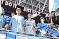 【サポーターアルバム】敵地で勝利を掴んだ川崎フロンターレのサポーター写真75枚！ 圧巻の応援で勝ち越し導く「サンフレッチェ広島ー川崎フロンターレ」の画像074