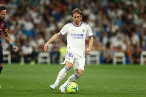 「おめでとう、レジェンド」レアル・マドリードMFモドリッチが家族とともに「37歳」の誕生日祝う! チームメイトやマルセロら元同僚たちがコメントの画像