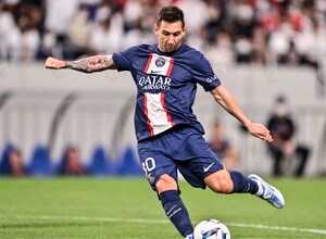 「フォロワー4957万人」リオネル・メッシの同僚FWが見せた「究極のグータッチスマイル」が大反響！ サッカーアルゼンチン代表に溶け込める「臨場感あふれる動画」の一コマが注目されるの画像