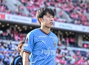 【最終ラインに負傷者続出の川崎。SBではなくCBで佐々木旭が見せる闘志(1)】「どんなに痛くてもピッチに立つ」とC大阪戦で志願した2つの理由。「交代は絶対にしないと決めていた」の画像