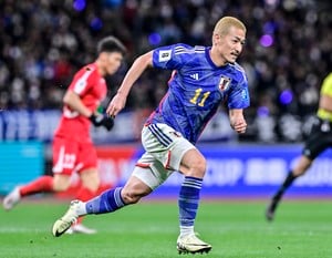 「純也くんの真似しないで」日本代表FW前田大然が田中碧にまさかのお願い！ 北朝鮮との試合での「注目場面」で、田中が伊東純也のルーティンを継承の画像