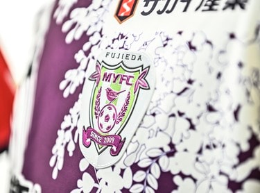 黒×金はかっこよすぎる」J2藤枝のクラブ初の「夏季限定ユニフォーム