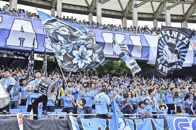 【サポーターアルバム】完封勝利後に笑顔＆万歳見せた「川崎フロンターレの試合後のサポーター写真83枚」！ ホーム連勝を熱狂的サポート「川崎フロンターレーセレッソ大阪」の画像050
