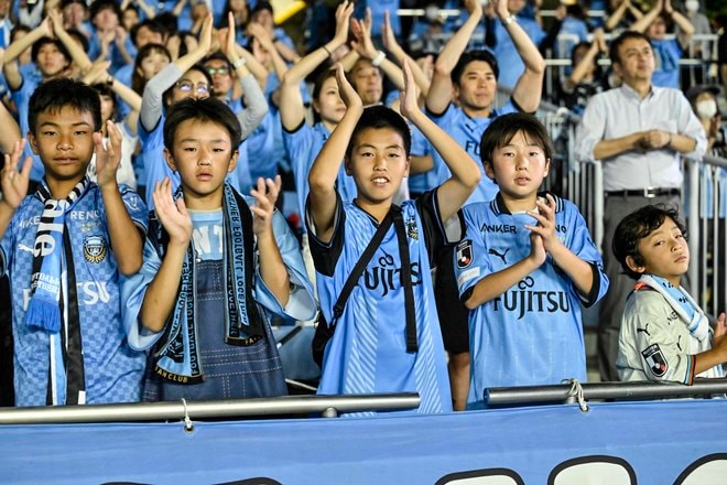 【サポーターアルバム】浦和相手に連勝止まるも、悔しさを声援に変えた「川崎フロンターレのサポーターの試合後の写真41枚！「川崎フロンターレー浦和レッズ」の画像009