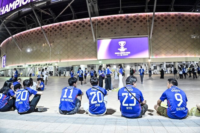 【サポーターアルバム】「横浜F・マリノス―アル・ナスル」サウジアラビア・ジェッダに約700人駆け付け、チームに声援送る！ 現地撮影66枚のサポーターPhotoの画像057