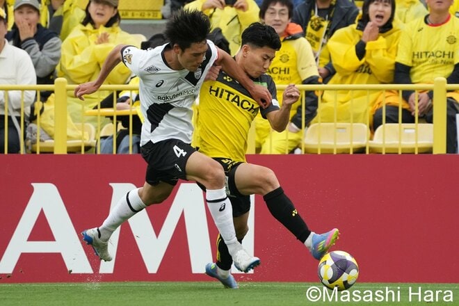 久保藤次郎の｢サイド突破｣から柏が同点に！扇原貴宏の｢芸術的FK｣で神戸が勝ち越し！攻勢を強める柏を襲った｢アクシデント｣！【柏レイソルvsヴィッセル神戸】激闘PHOTOギャラリーの画像001