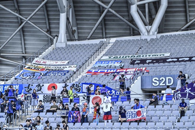 【サポーターアルバム】サッカー日本代表の韓国戦勝利を支えたサポーター写真95枚！ 韓国・龍仁に駆け付けた熱い声援ショット「日本代表ー韓国代表」の画像031
