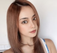 ｢和製マリリン・モンロー︎｣噂の美人すぎるW杯サポーター、白肌美デコルテとアレンジショートで雰囲気ガラリ！新CM出演報告に｢どタイプ｣｢お人形さんかと｣の画像