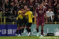 キャプテンの不調、アンカーの不在…神戸の大誤算！JFL新宿は北嶋前監督の｢ウノゼロ｣遺産で首位堅守【J1、JFL、WEリーグ強豪対決で分かった｢勝つチーム｣の絶対条件】(2)