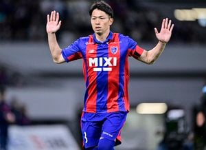 「フィギュア可愛いすぎ」FC東京が『おでんくん』とコラボしたDF森重真人のグッズを販売！ 公開された写真に「フィギュア持ってる本人がまたかわいすぎる」の声の画像