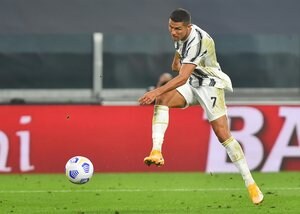 吉田麻也vsCロナウド「セリエA開幕戦で45分」真っ向勝負！の画像