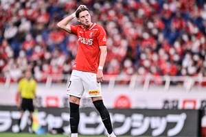 「エゴサーチの嗅覚半端ない」浦和レッズFWキャスパー・ユンカーが人気アニメと自身をツイッターで“公開比較”！「どんどんディープな日本文化の中に」の声出た賛否両論画像の画像