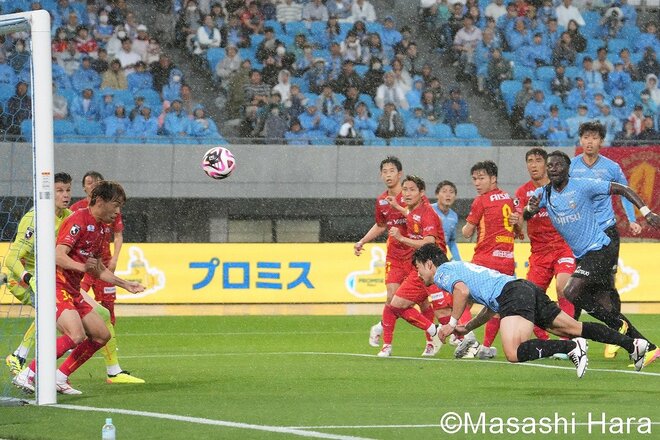 3試合勝利なし、川崎が｢頼れる男｣家長昭博の2ゴールで名古屋を圧倒！PHOTOギャラリー【明治安田J1リーグ 第17節 川崎フロンターレvs名古屋グランパス 2024年6月2日 17:13キックオフ】の画像002