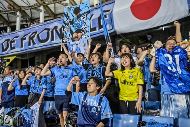 【サポーターアルバム】水曜開催の横浜FC戦に2万人が駆け付けた川崎フロンターレのサポーター写真47枚！ 勝利後の笑顔ショット「川崎フロンターレー横浜FC」の画像016
