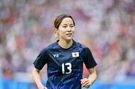 「カッコ良すぎる」「どっちも良すぎで選べない」ホリプロ所属イケメンJリーガーの「どっちがいいかな?」の問いかけにファン真っ二つ!妻の高城亜樹は「一枚目」との意見の画像