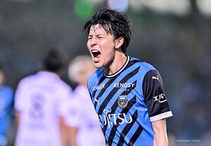 川崎MF脇坂泰斗が苦しんだ前半で意識したのは「前を向いて行くことと前を向けるポジショニングで受けること」…決勝ゴールは「思い切って打とうと瞬時に判断ができた」の画像