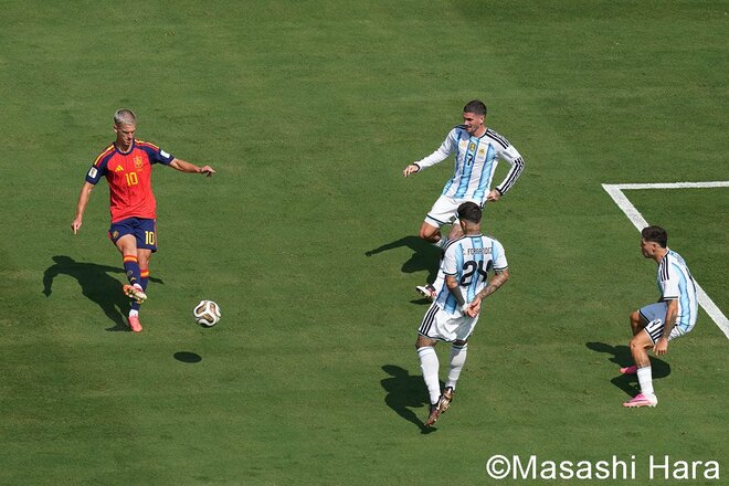 【W杯決勝】バルサ新旧10番対決が実現！マドンナ＆2R、BTS、美ボディ歌姫49歳の賛否両論ハーフタイムショー！試合後のメッシとヤマル、トランプ劇場をご覧あれ！【スペイン代表vsアルゼンチン代表】激闘PHOTOギャラリーの画像006