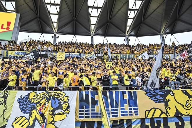 【仙台サポーターアルバム(2)】雨の試合に2000人！ 現地撮影した「ベガルタ仙台のサポーター写真99枚」！「ジェフユナイテッド千葉ーベガルタ仙台」の画像040