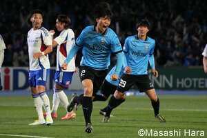 ｢プロ1年目｣大学生ルーキーが｢下を向いている暇もない｣と悔しさを噛みしめた、｢神奈川ダービー｣終了間際の日本代表DF20歳の｢感情爆発｣豪快ヘッド【川崎フロンターレvs横浜F･マリノス】PHOTOギャラリーの画像