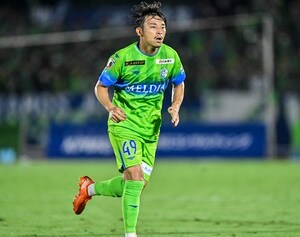 「可愛すぎる」湘南ベルマーレMF阿部浩之の試合後の「一人勝利のダンス」が愛らしくて2万回再生！ 照れながらもサポーターの前で懸命に踊る姿が話題に！の画像