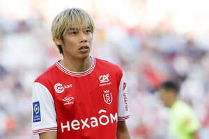 サッカー日本代表・伊東純也がリーグ・アンのスタッド・ランスに移籍後のデビュー戦でいきなりアシスト!! カウンターから快速活かしてお膳立てで ｢10ゴール10アシストいける!?｣などと話題の鮮烈デビュー【動画】の画像