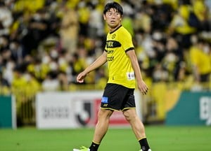 「アキラ100%に見えてきたw」小学生を喜ばせた武藤雄樹の〝リアクション芸〟に「武藤のキャラめっちゃ好きだわ」とファン絶賛!「試合以外でも素晴らしい貢献がある選手」の画像