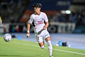 「相変わらずエグいゴール決めるわ…!」セレッソ大阪FW上門知樹の「強烈すぎる弾丸ゴール」が話題！「香川さんも喜んでる…！」と、祝福場面にもファン感慨の画像