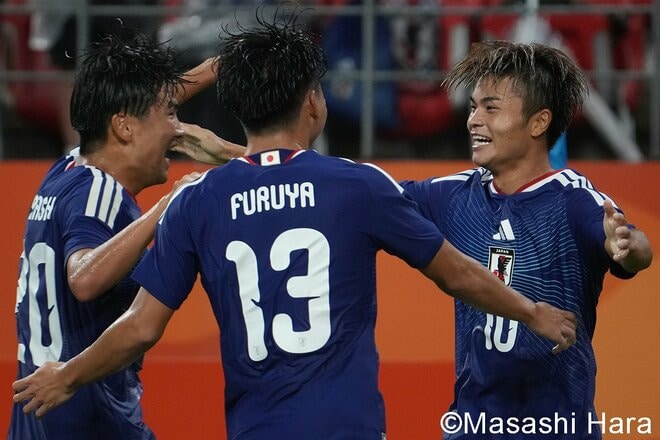 大岩ジャパンがアジア大会2-0発進！ 先制ゴールの石井久継が仲間と歓喜し、追加点の永野修都も笑顔！ 大関友翔が攻撃を活性化＆GKピサノは完封！ 若きロス五輪世代が躍動！【U-21日本代表vsU-23香港】激闘PHOTOギャラリーの画像004