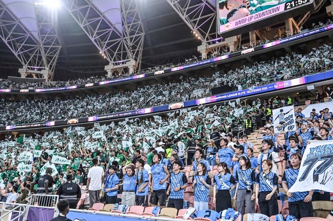 【サポーターアルバム】サウジアラビア・ジェッダ開催のACLE決勝に川崎サポーター700人が集結！ 現地で声援を送ったサポーター写真78枚「アル・アハリー川崎フロンターレ(1)」の画像076
