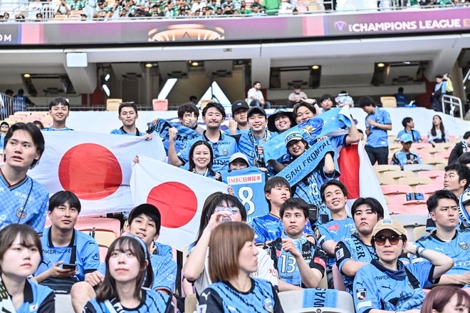 【サポーターアルバム】アジア青覇を果たすべく700人の川崎サポーターがACLE決勝に駆け付けた！ 現地で声援を送ったサポーター写真72枚「アル・アハリー川崎フロンターレ(2)」の画像036