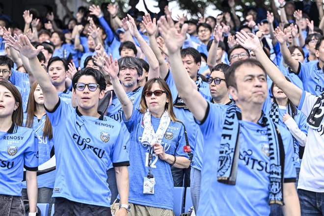 【サポーターアルバム(3)】G大阪戦での観客席＆入場時の川崎フロンターレのサポーター写真77枚！選手と手をつないだ子どもたちなど現地写真「川崎フロンターレーガンバ大阪(3)」の画像017