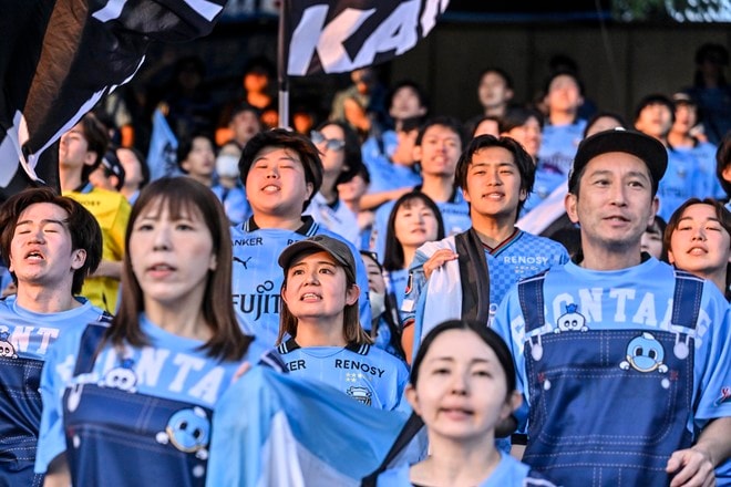 【サポーターアルバム】平日ナイターの試合前から駆け付けた川崎フロンターレのサポーター写真84枚！ 夕日に照らされながらの等々力ショット「川崎フロンターレー横浜FC」の画像014